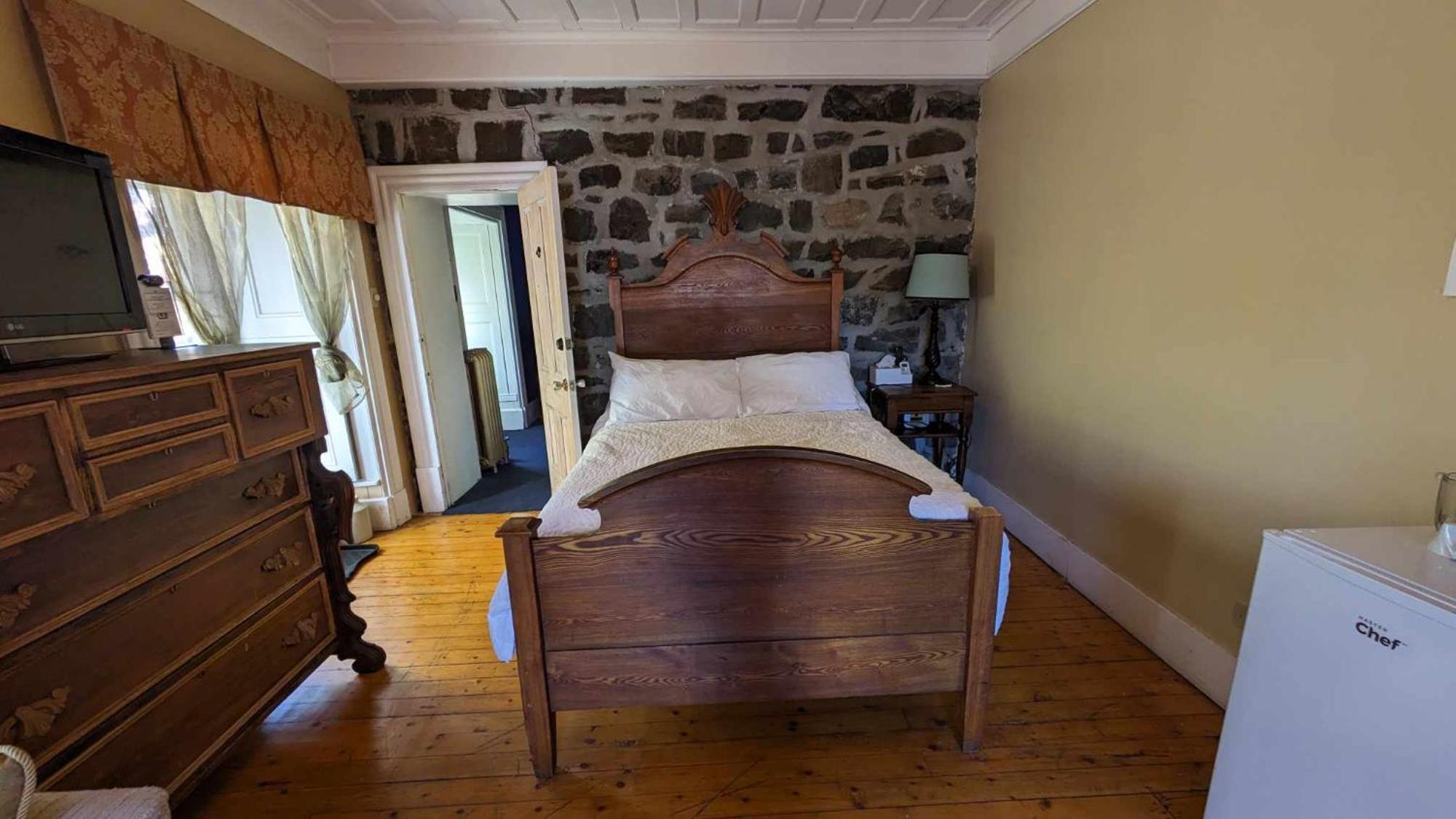 La Maison Rousseau Hotel Montmagny Room photo