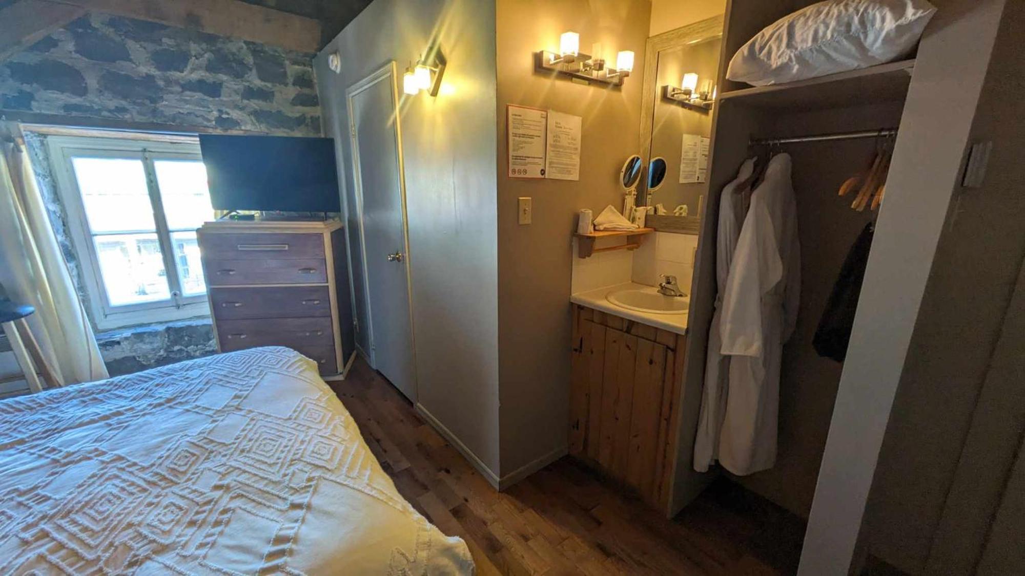 La Maison Rousseau Hotel Montmagny Room photo