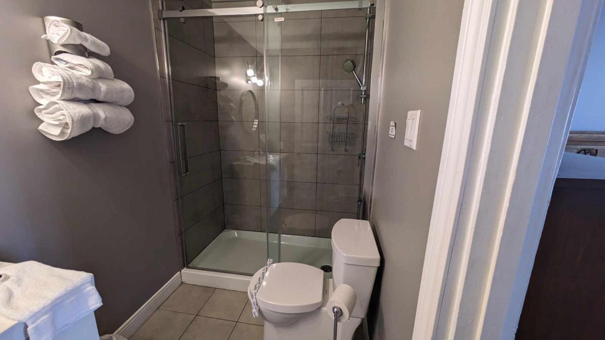 La Maison Rousseau Hotel Montmagny Room photo